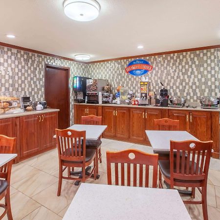 Baymont By Wyndham Grand Rapids Airport Hotel Cascade Ngoại thất bức ảnh