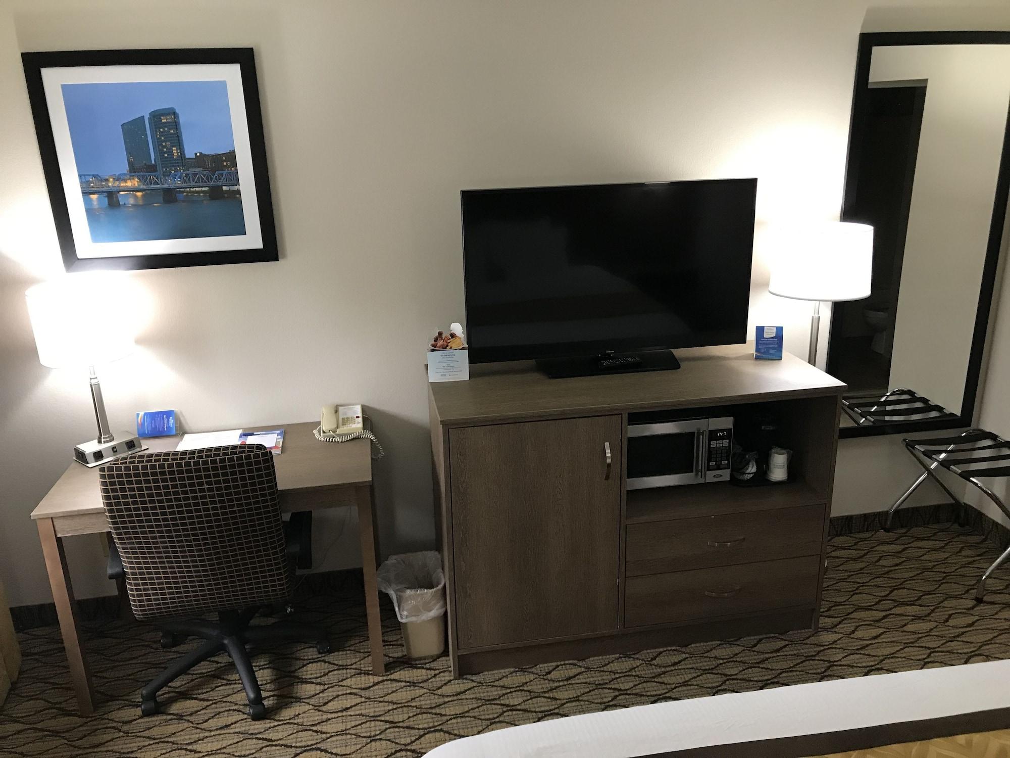 Baymont By Wyndham Grand Rapids Airport Hotel Cascade Ngoại thất bức ảnh