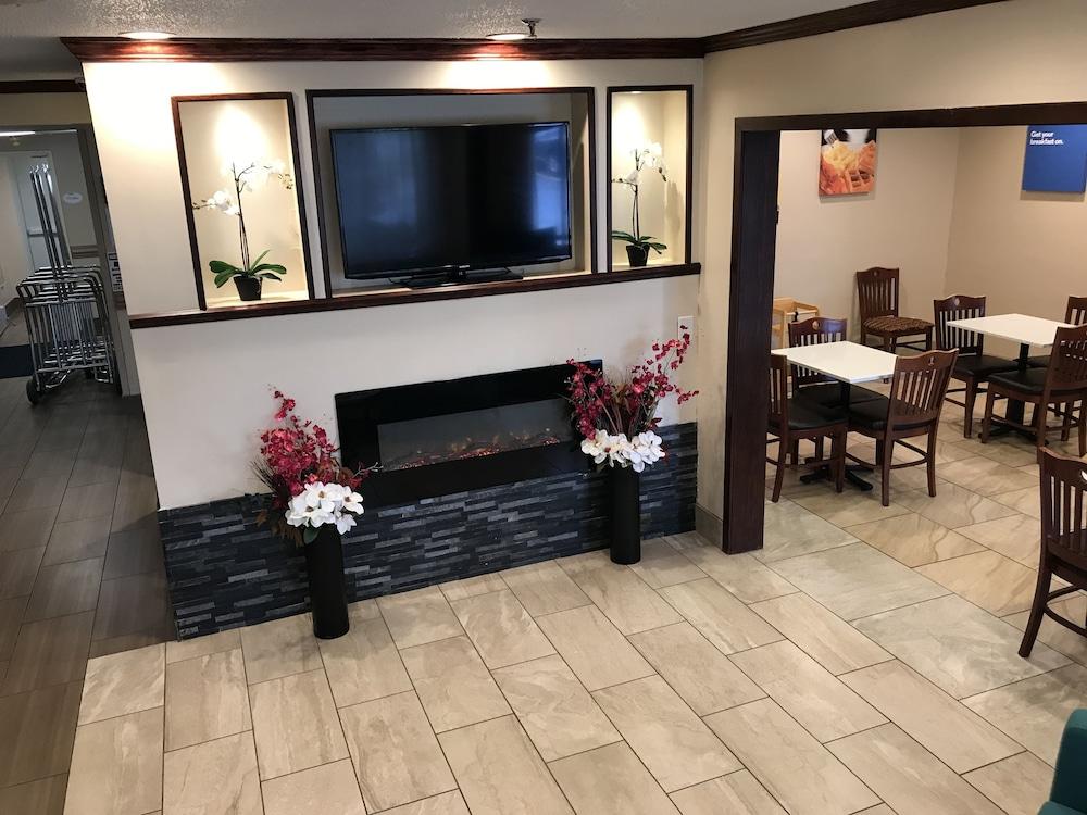 Baymont By Wyndham Grand Rapids Airport Hotel Cascade Ngoại thất bức ảnh