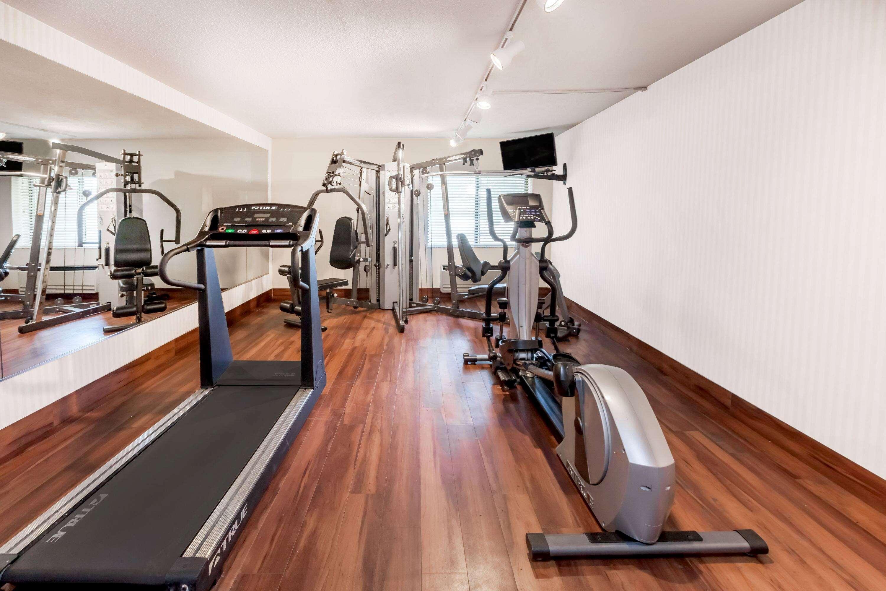 Baymont By Wyndham Grand Rapids Airport Hotel Cascade Ngoại thất bức ảnh
