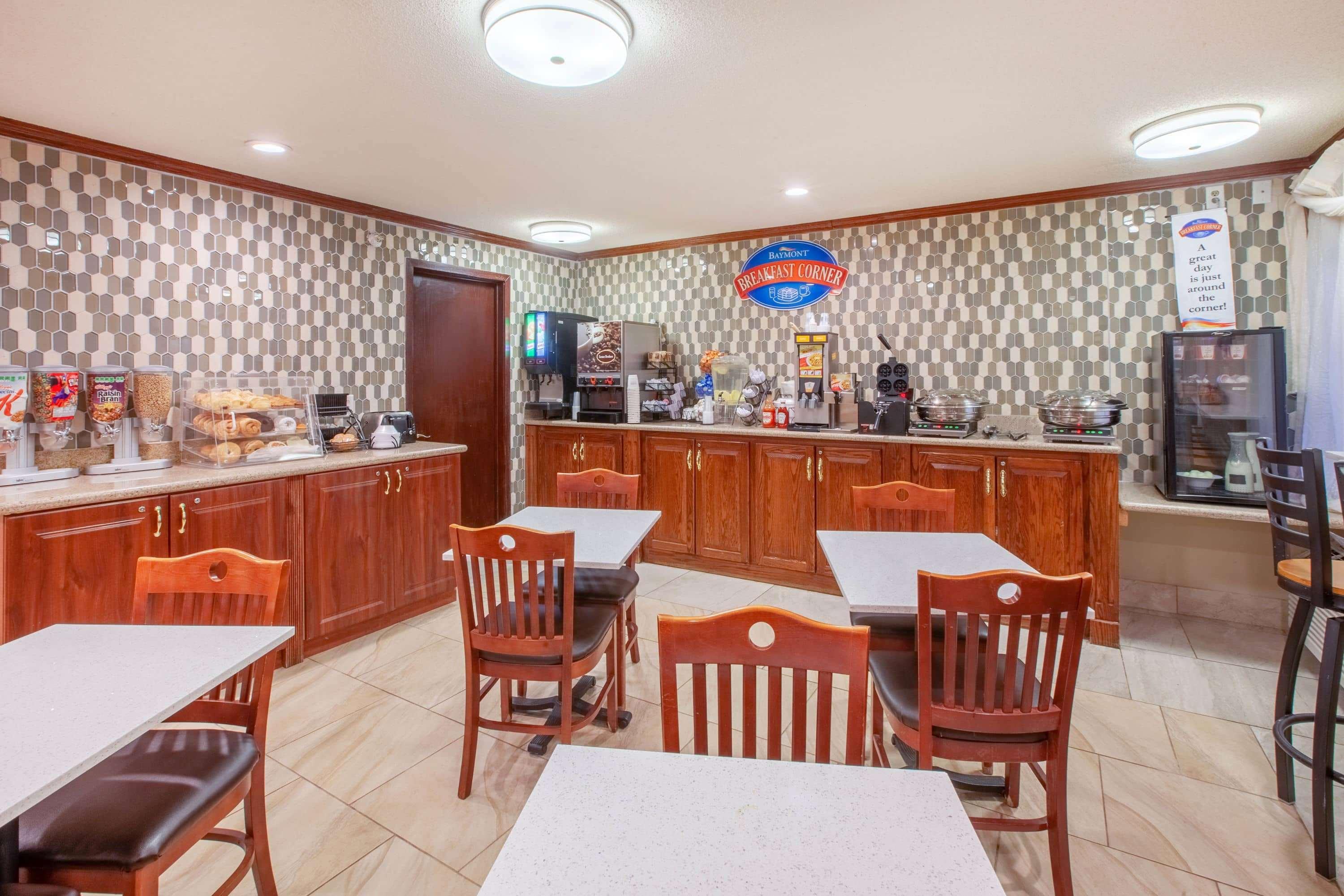 Baymont By Wyndham Grand Rapids Airport Hotel Cascade Ngoại thất bức ảnh